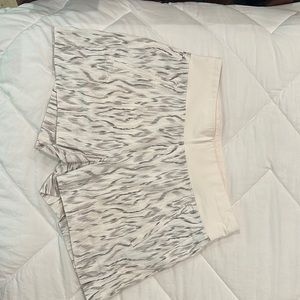 Athleta Trekkie north short, size 10. Cream, gray and black in color.